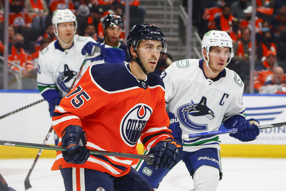 DFS210813036canucks at oilers