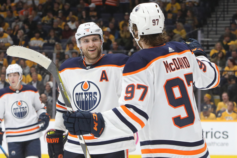 Oilers hold on to victory in Chicago