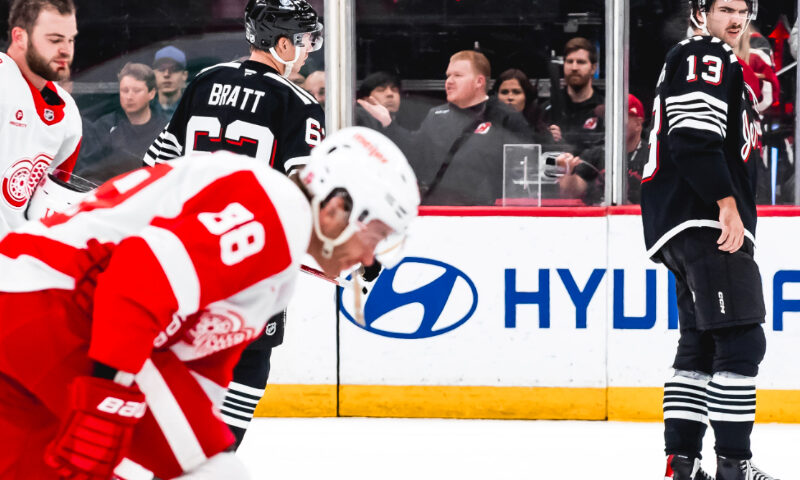 Devils beat Red Wings